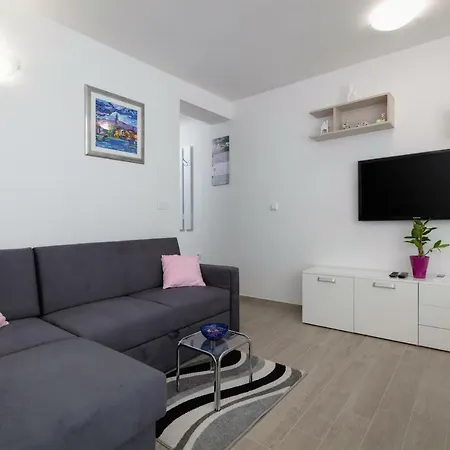 Fully Renovated Grgo 公寓