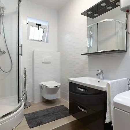 Апартаменти Fully Renovated Grgo *