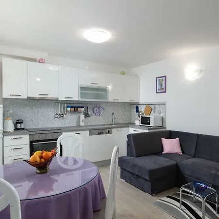 Fully Renovated Grgo شقة